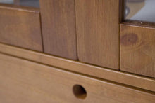 Vitrinenschrank Charme - Kabinett mit Glastüren und Schublade - Memomad